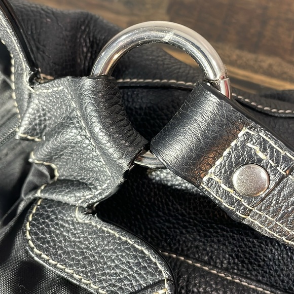 Danier black leather purse - excellent shape.  Pebbled leather - Picture 14 of 17